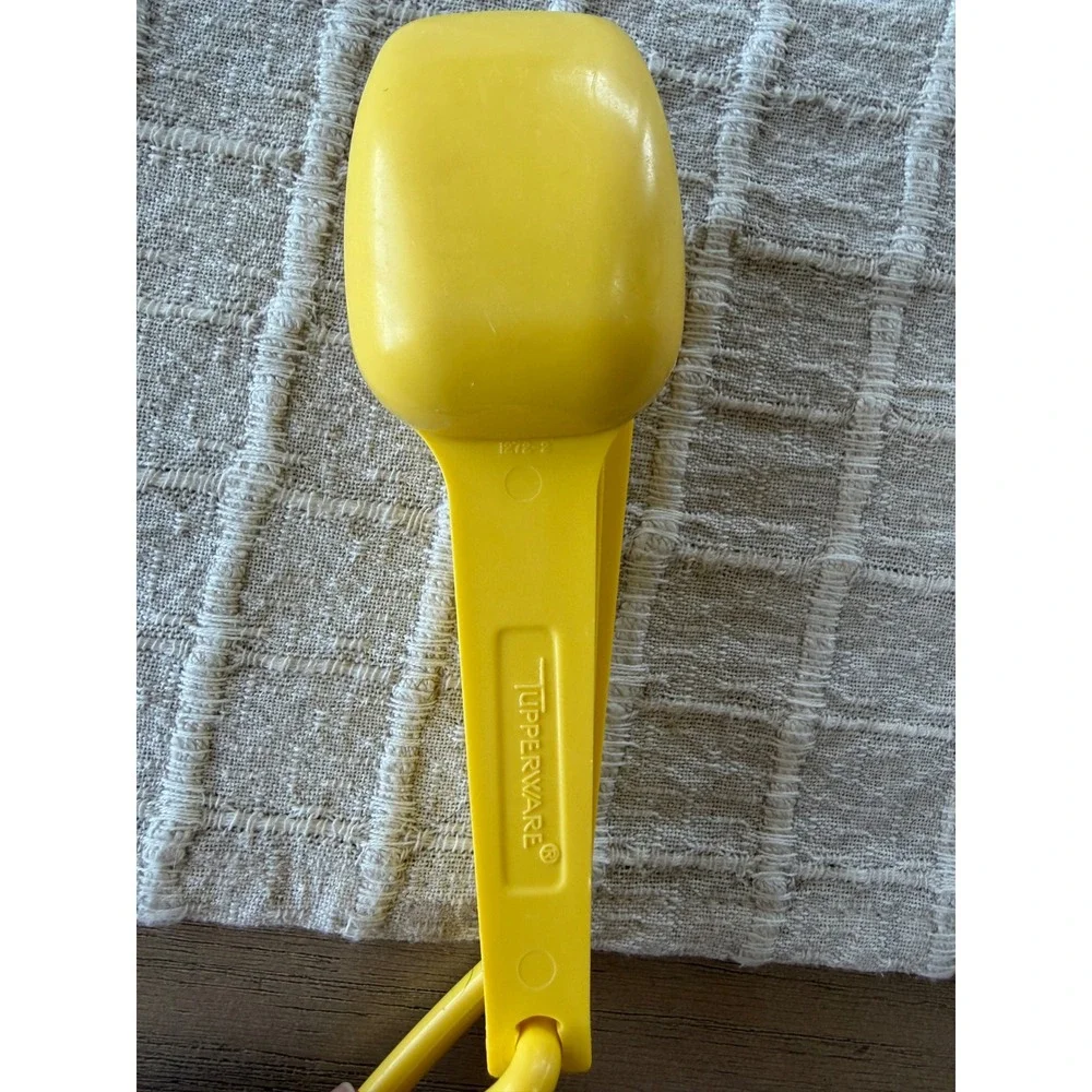 Vintage yellow Tupperware set of measuring spoons